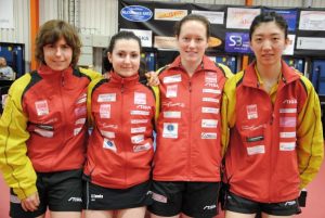Eslövs seriesegrare i Pingisligan Damer A. Från vänster; Stephanie Christiansen, Caroline Tanska, Naomi Owen och Xin Yu Li. Foto: Jonny Nilsson